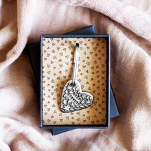 Load image into Gallery viewer, 'Keep Growing' Heart Keyring