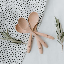Load image into Gallery viewer, Wooden Heart Spoons Set
