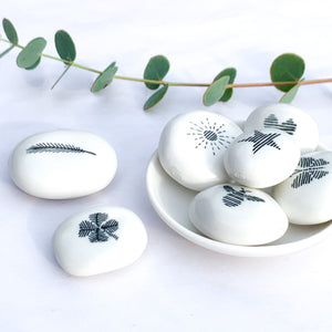 Porcelain Pebble | Flower