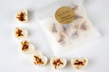 Load image into Gallery viewer, Sandalwood, Amber &amp; Patchouli Eco-friendly Coconut-Rapeseed Wax Melts
