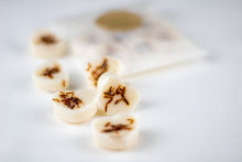 Load image into Gallery viewer, Sandalwood, Amber &amp; Patchouli Eco-friendly Coconut-Rapeseed Wax Melts
