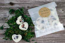 Load image into Gallery viewer, Hibiscus &amp; Lilac Eco-friendly Coconut-Rapeseed Wax Melts
